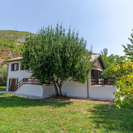 3 Bedroom Lovely In Feriehus Blato na Cetini