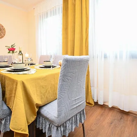 3 Bedroom Lovely In Feriehus Blato na Cetini